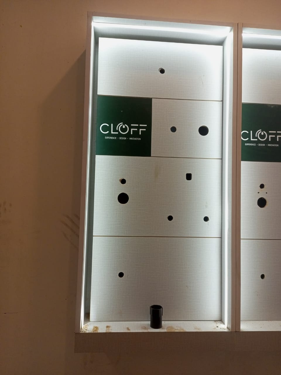 Showroom display layout