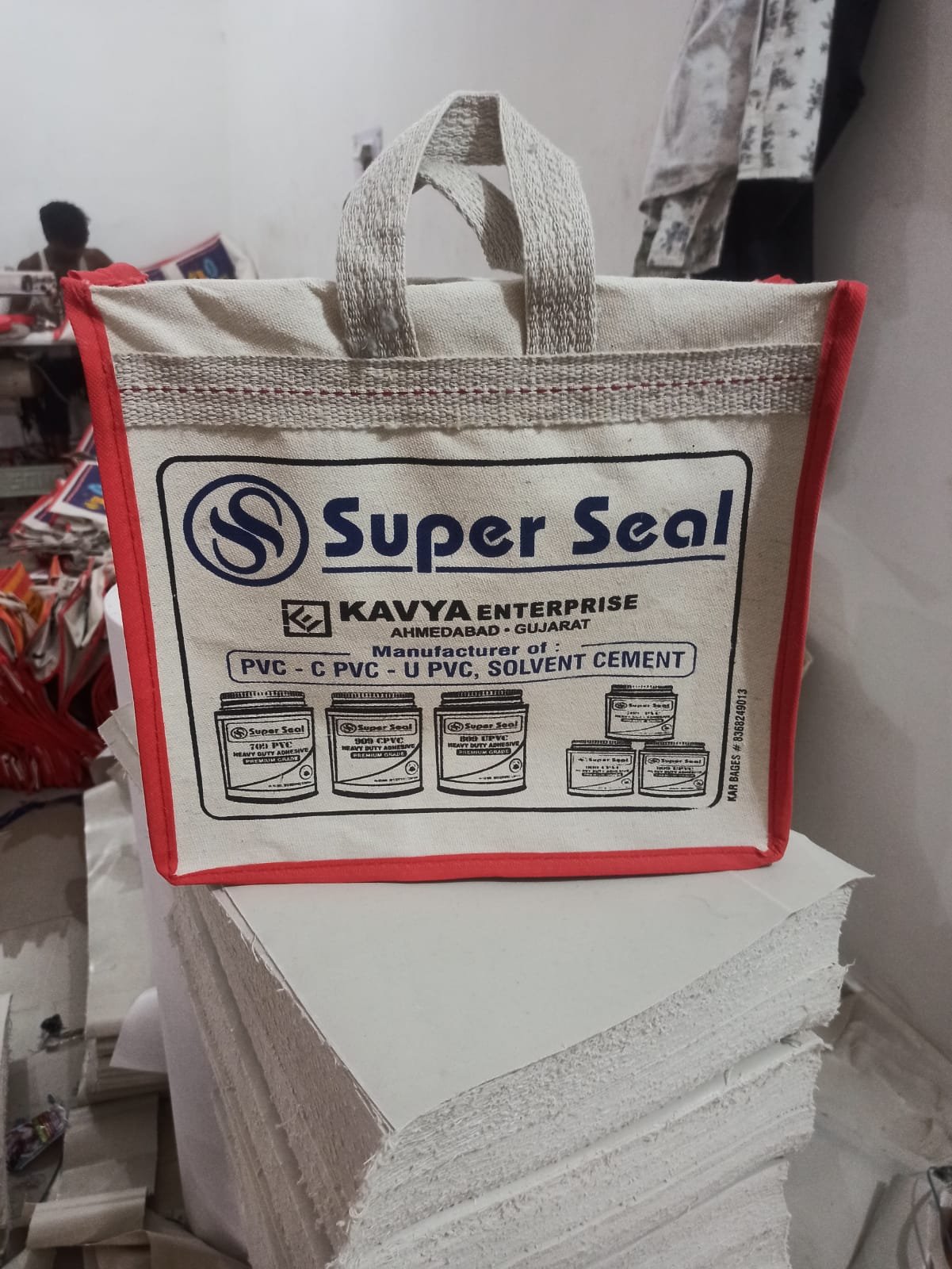 Single-colour printed canvas bag
