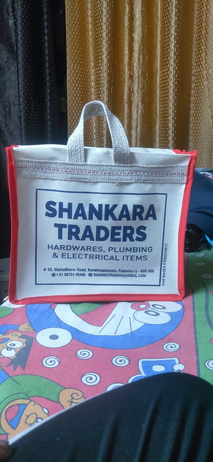Single-colour retailer canvas bag