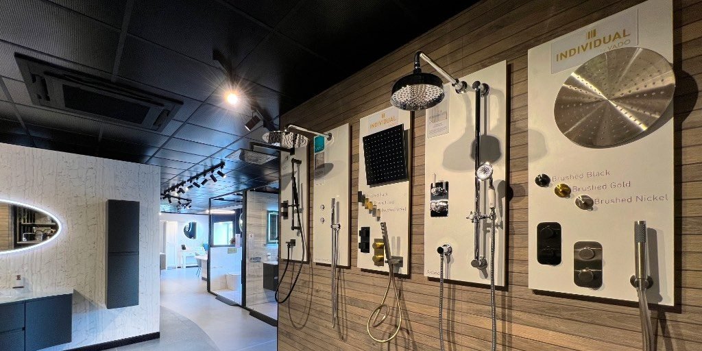 Acrylic fittings display installation